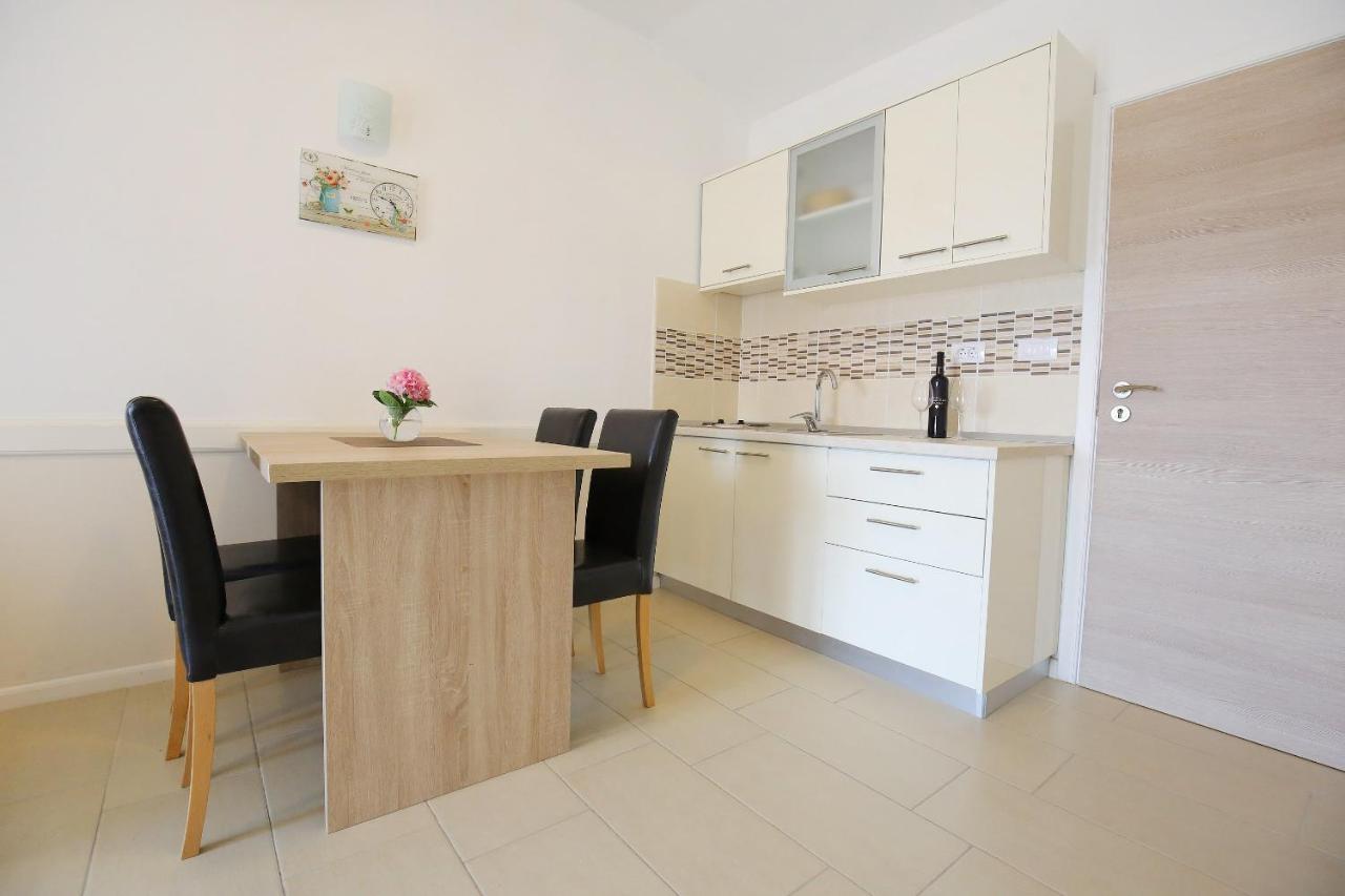 Apartmani Dane Sukošan Buitenkant foto
