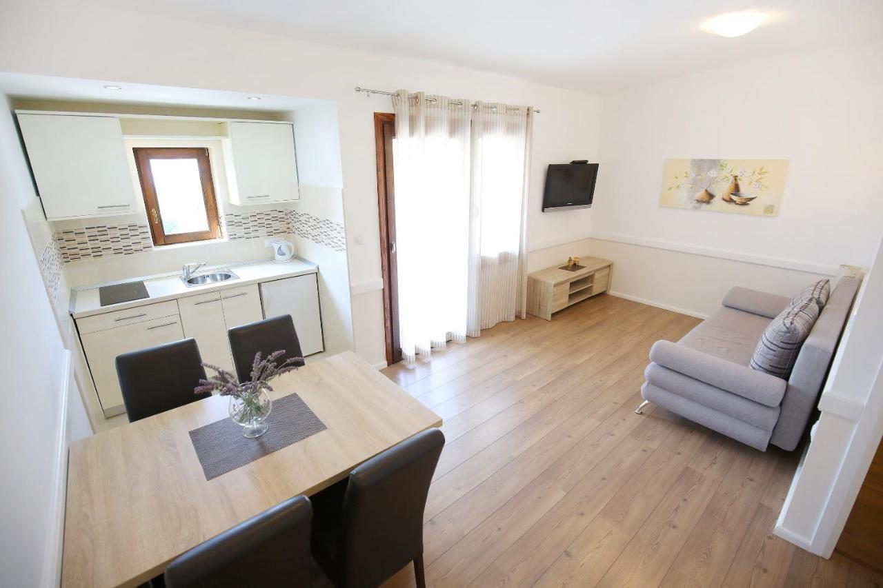Apartmani Dane Sukošan Buitenkant foto