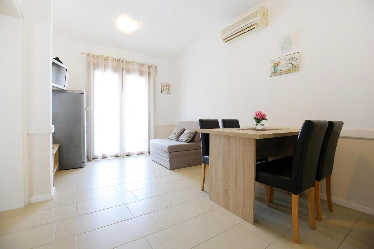 Apartmani Dane Sukošan Buitenkant foto