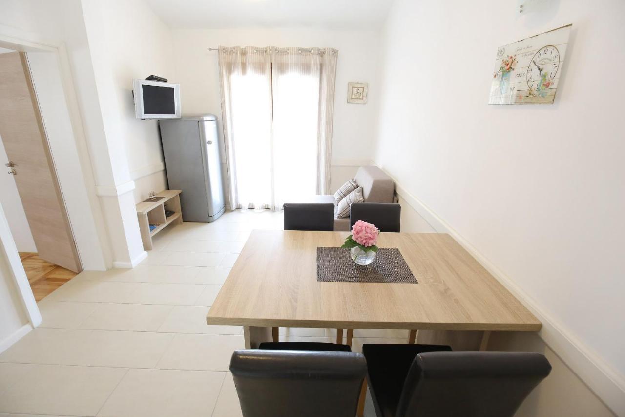 Apartmani Dane Sukošan Buitenkant foto